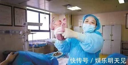 顺产|为何刚生完娃,护士就抱宝宝给产妇看并问“是男是女?”别有目的