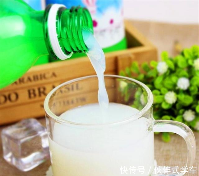 有1种“体液”，人们常浪费，殊不知，是花草最爱，比黄豆水都肥！