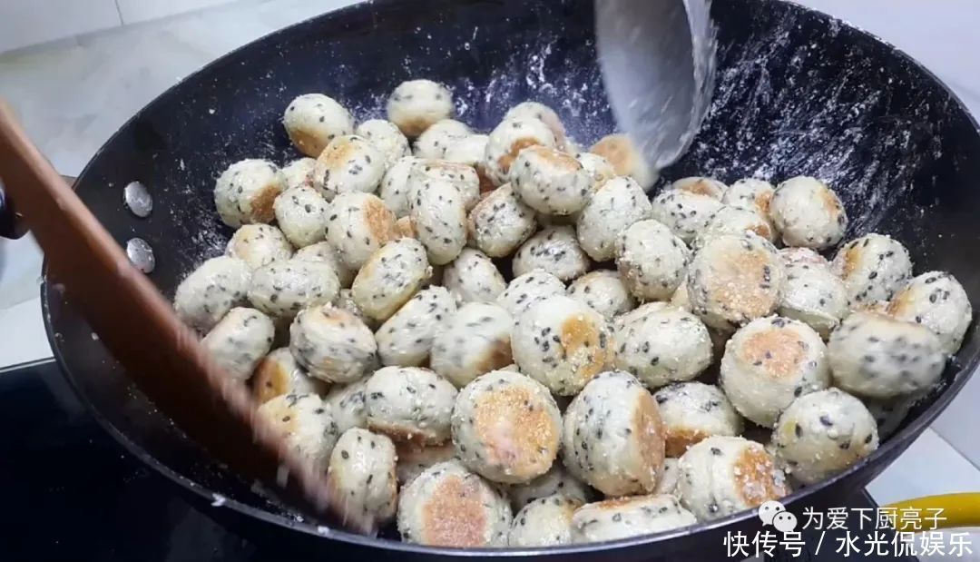 一滴水|2勺芝麻,5个鸡蛋,不加一滴水,比饼干做法简单,比馒头面包好吃