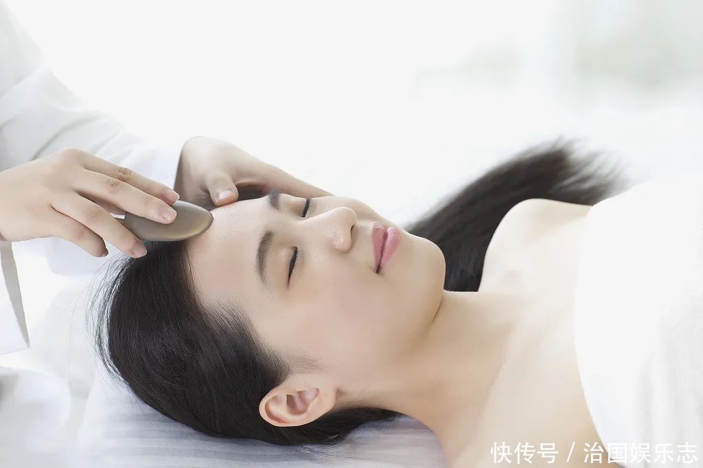 中医教你脸部刮痧，4个穴位，刮出嫩白好肤色！
