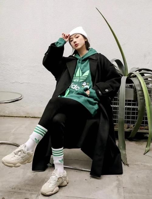 卫衣的穿搭法则，让你的卫衣瞬间时髦又精致，再也不担心松垮显老