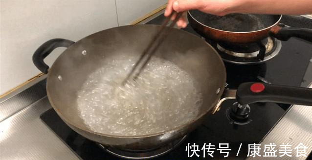 天冷了,红薯粉条这样吃太过瘾了,简单有营养,再也不想炖白菜了