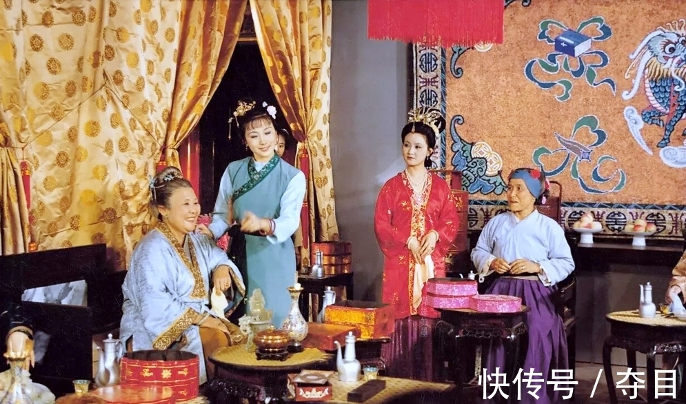 贾母|贾母强人所难,宝钗甘吃哑巴亏,薛姨妈却以牙还牙让贾母下不来台