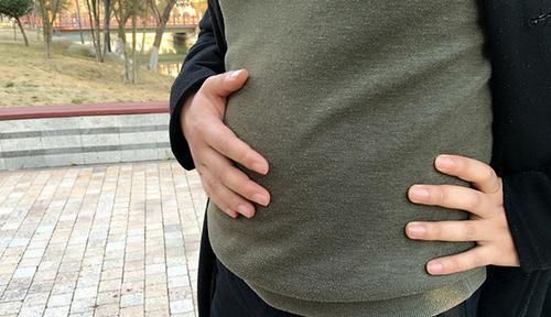  导致他们|男人老没老，年龄不是标准，关键在4个特征，若都没有，令人羡慕
