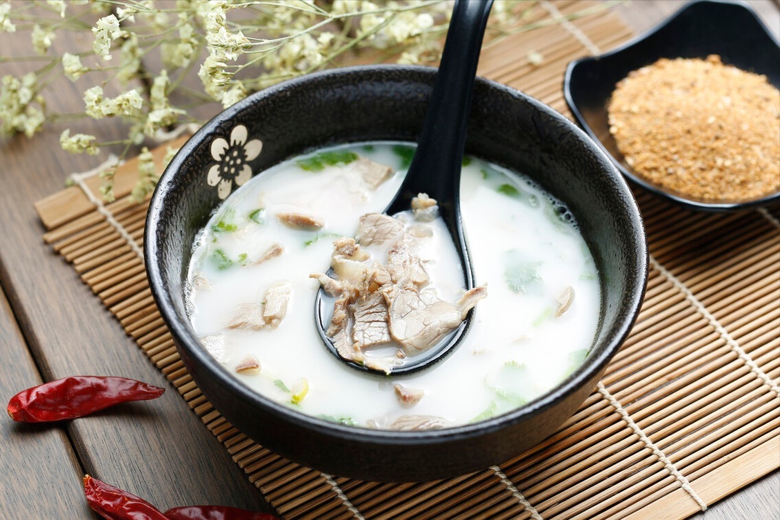 夏天多喝羊汤有好处,炖羊肉时,调料只需这5样,羊汤鲜美无膻味