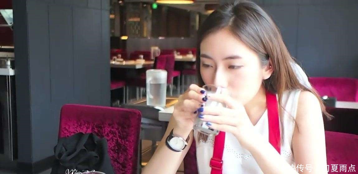 许女士|吃顿海底捞1400多, 女子没付钱就走了 海底捞服务很好帮忙报警!