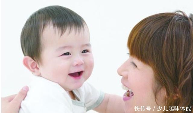 b宝宝先叫爸爸还是先叫妈妈,不是和谁亲先叫谁,有的人别高兴太早!