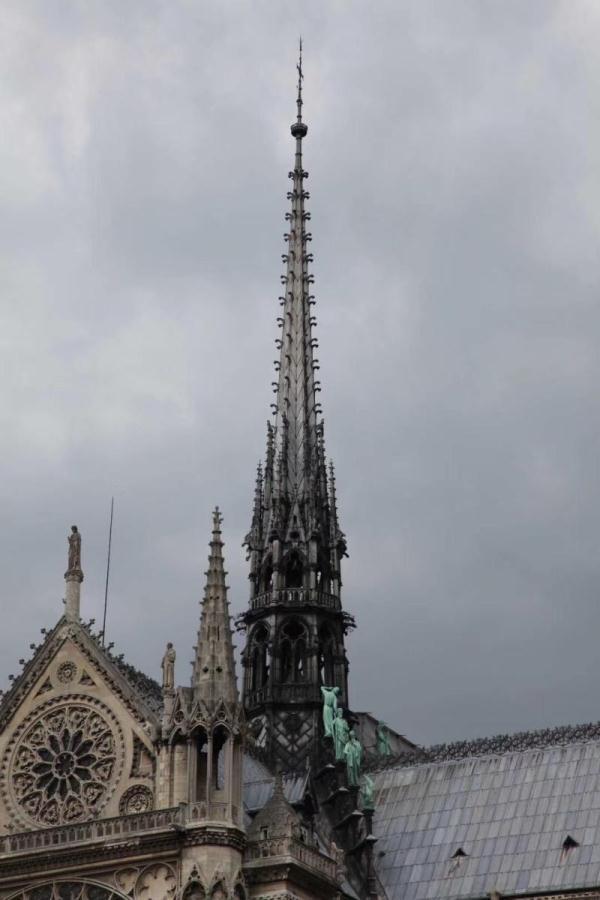 巴黎圣母院尖塔如何修复 同济教授预测将采用 折中方案 快资讯