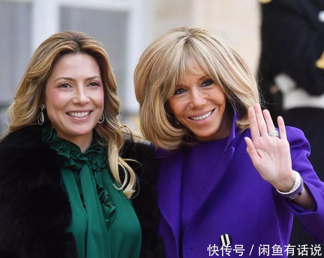 夫人|法国夫人终于放弃“鸡窝头”,穿白西装裹了块头巾,意外显嫩不少