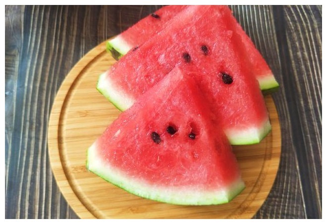 母子二人的午餐，妈妈吃的低脂，宝宝营养，晒到朋友圈，获赞无数