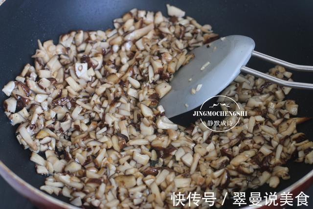 香菇油菜素包子的做法,油菜翠绿,馅香味美,小窍门全都告诉你