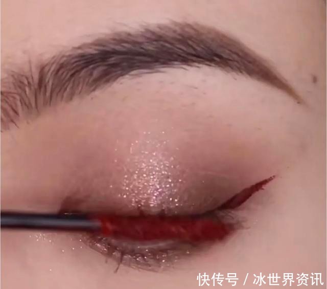 红色|热红酒不仅要喝,还要画在脸上