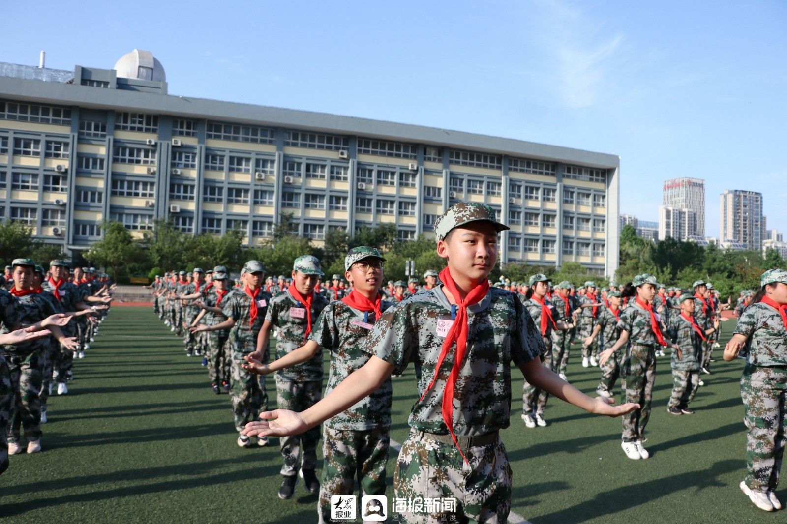 日照港中学|超飒！比心！日照港中学军训跳健身操