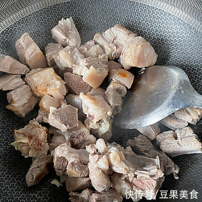 大厨|这道家常菜红焖羊肉，小白也能变大厨