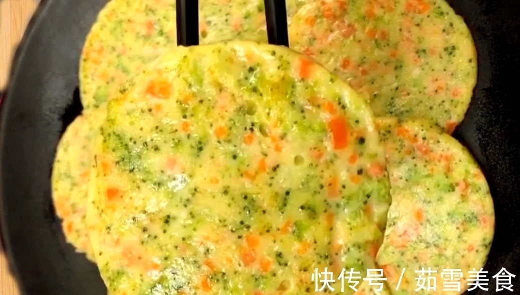 有营养但很简单，学会做西兰花早餐饼，让孩子的早餐再不勉强
