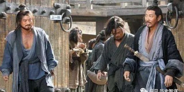 县令|身为泗水亭长的刘邦,竟敢搅局县令的酒席,无赖背后的生存逻辑