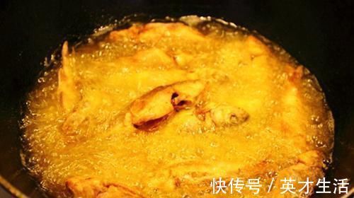 它是鱼腥的“克星”，洗鱼时加一点，保证鱼肉鲜嫩无腥味，特香