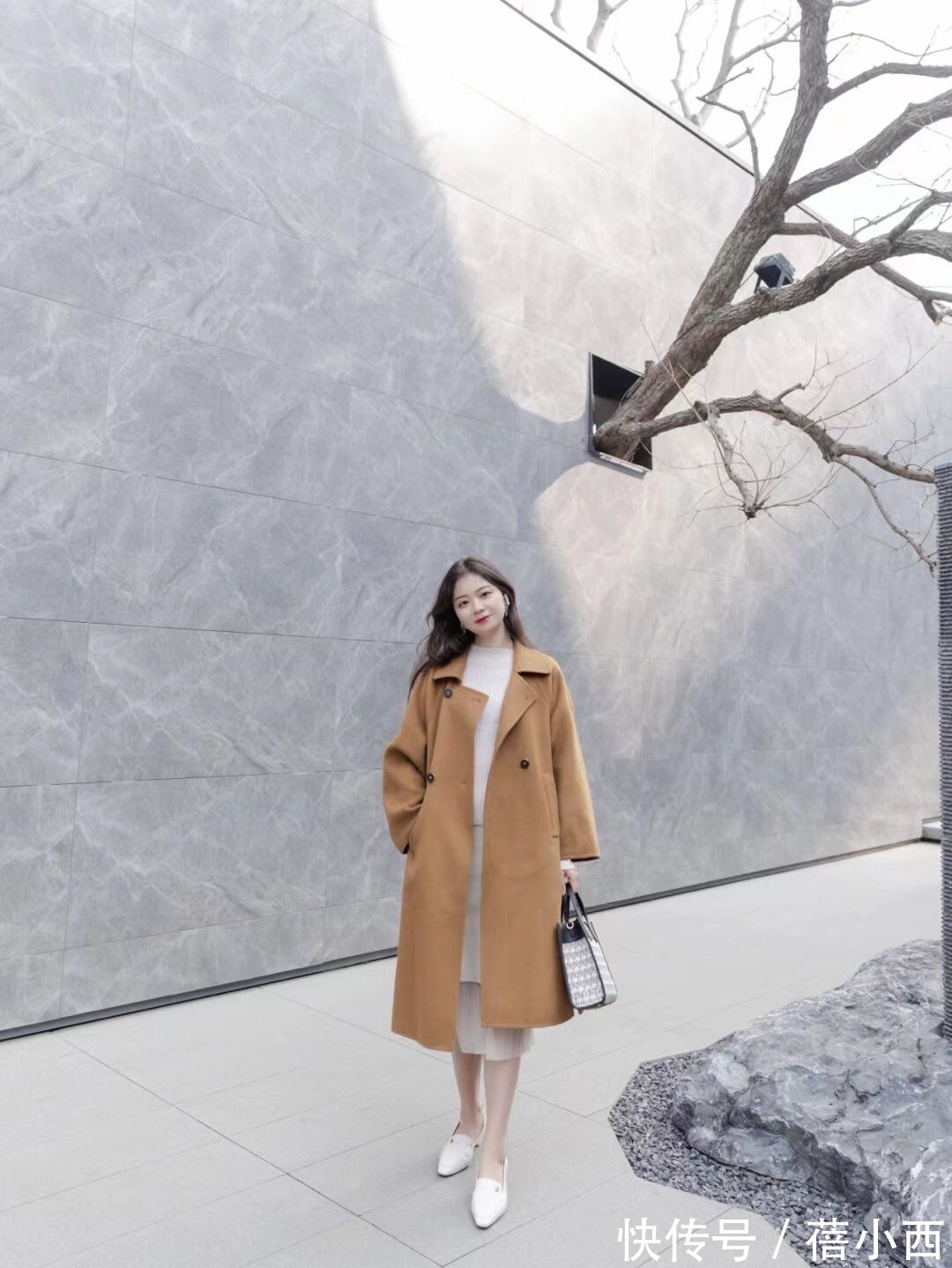 大长腿 过年走亲戚怎么穿?试试这些大衣的高级穿法,气场全开长辈都夸你