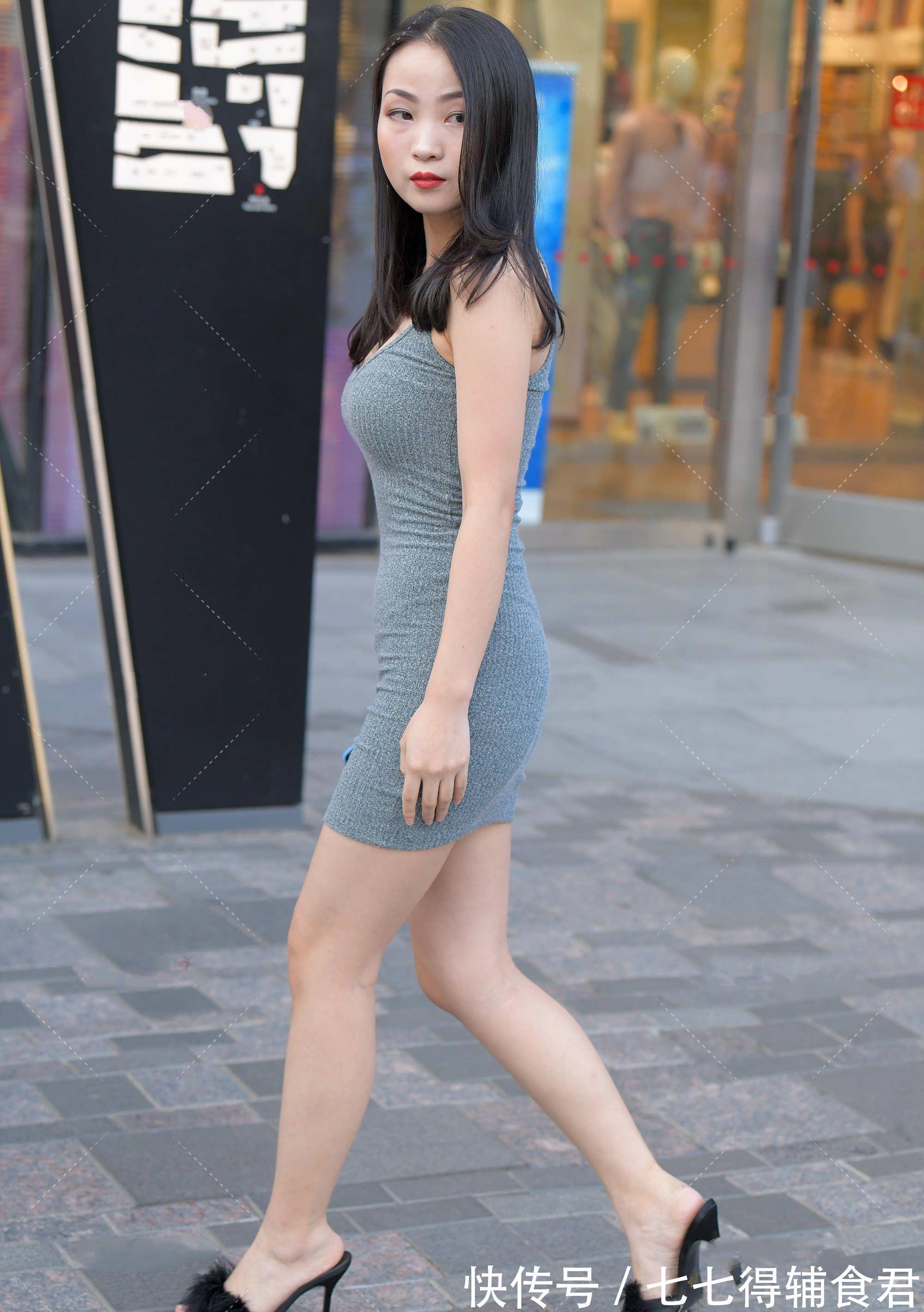 小姐姐 这样的修身短裙,还担心不能勾勒好看的身材曲线吗?