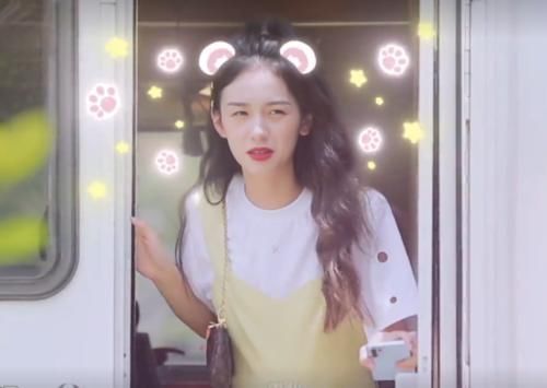 周也用毛巾挡镜头被怼脸拍,妆容斑驳满面油光,21岁皮肤过分真实