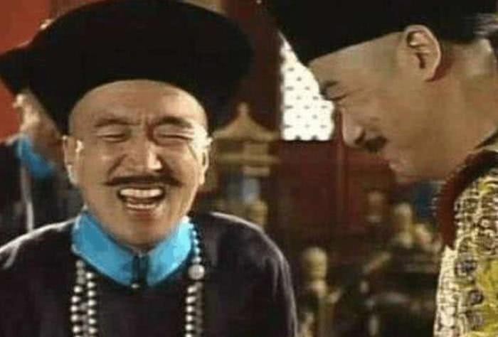 家中|抄和珅家时，刘墉什么都没有找到，嘉庆就说2字，士兵搜出10多亿