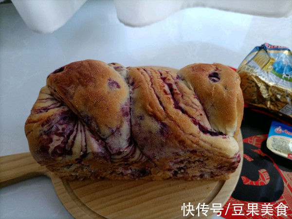 烤箱|#一口新年味，全家享佳味#紫薯大理石吐司间包