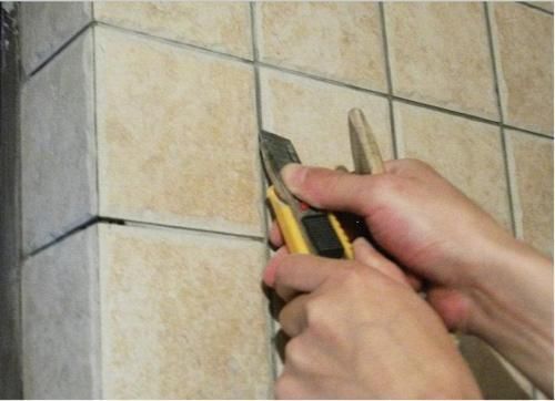 美缝|瓷砖刚铺完接着做美缝？工人耍小聪明，业主被坑惨！