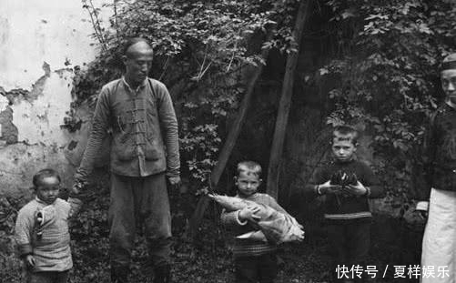 三妻四妾|清末老照片:老百姓饿死街头,王公贵族却三妻四妾,吃饭被人喂!