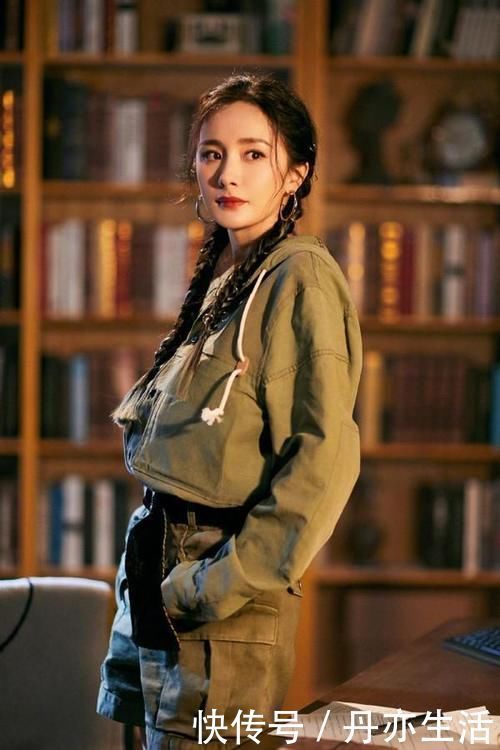 雾霾|皮肤暗黄的女人,建议多穿这3个高级色,减龄显白不止一点点