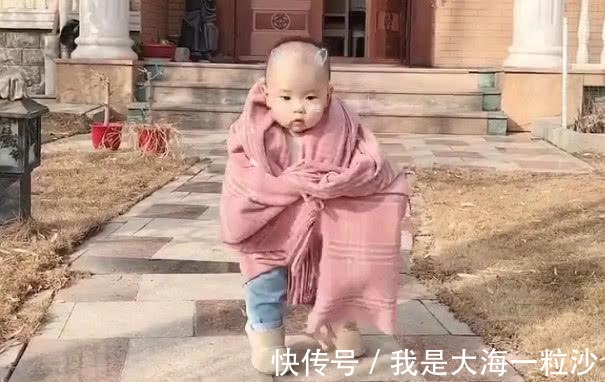 宝宝|“小贵妇宝宝”视察工作火了,听到笑声后“奶凶奶凶”的表情绝了