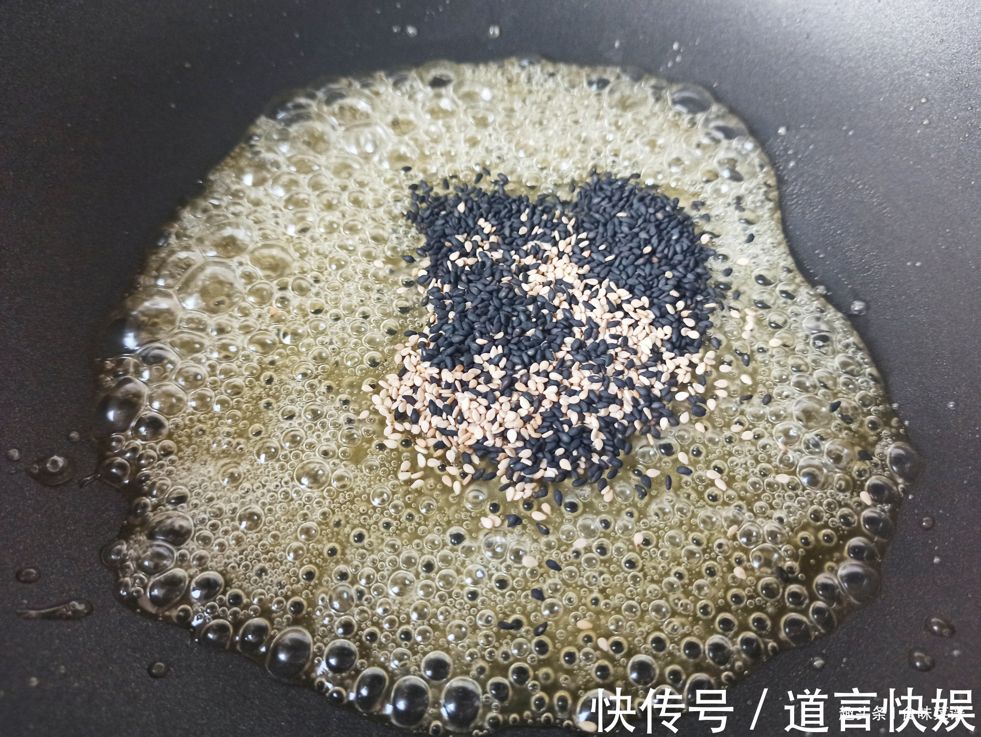 超好吃的挂霜小零食,超市卖10元1斤,教你在家做,成本只要2块钱