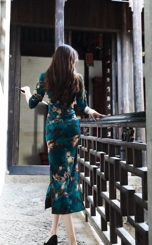 背影|背影看上去很美的旗袍,独一无二的熟女魅力