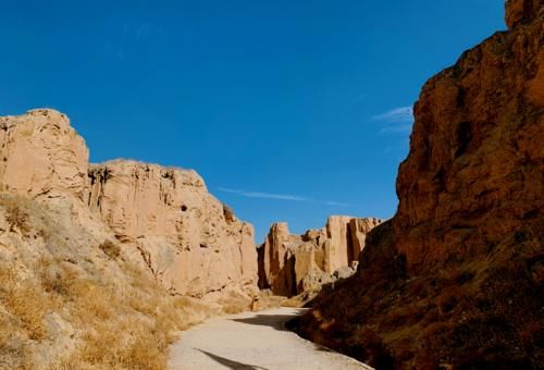  诗意|诗意才情｜刀劈摩天崖，巨笔写春秋！