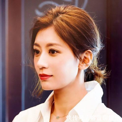 披头|女人四十,就别披头散发!今年都扎这“低马尾”,减龄,女人味足