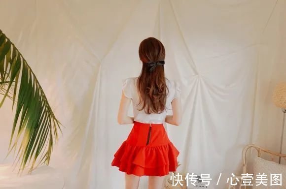 真丝|女神孙允珠高清时尚搭配:樱桃糖罐真丝领结波纹花边裙