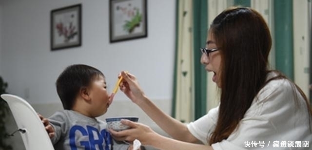 宝妈|给娃喂饭要注意,这些看似寻常的行为,对宝宝来说可能是一种伤害