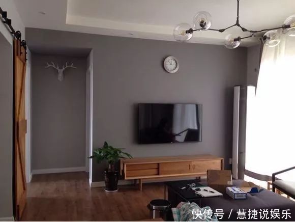 简约|33款高级灰的客厅，简约空间的高级感