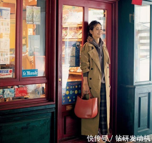 外套怎么搭配才不土试试这三种穿法,高级时尚很显气质