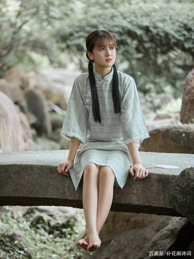 庭芳#七言格律(八首)横笛水天舟作客,归心山野菊为居