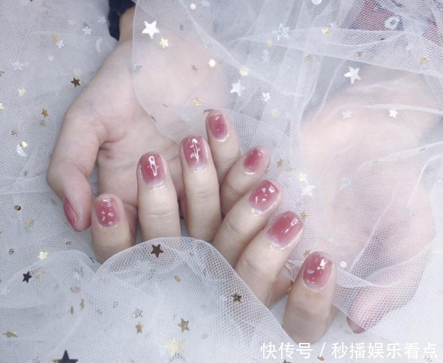 浪漫|浪漫的樱花季到了，赶快来跟女神们，get浪漫的仙女美甲吧