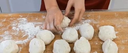 蒸包子,千万不要直接上锅蒸,3个小诀窍,包子鲜嫩松软,不塌陷
