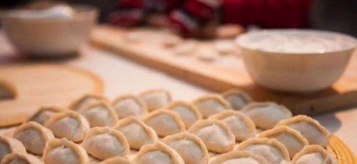 饺子做好后别直接放冰箱，教你简单2招，不粘连不开裂能放1个月！