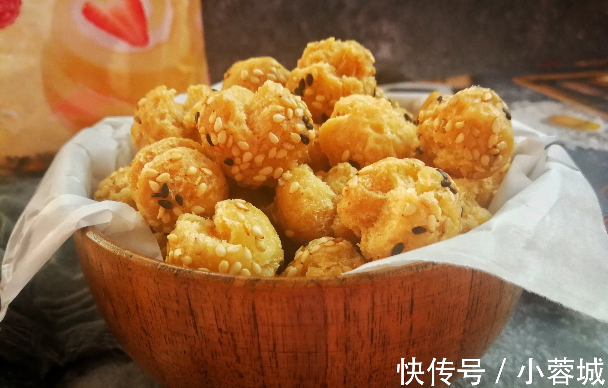 小苏打|一个鸡蛋一碗面粉,不发面不醒面,2分钟教你做开口笑,香甜酥脆