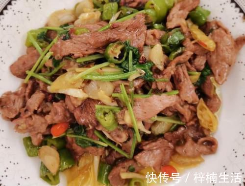炒牛肉|炒牛肉，别放料酒腌制了，教你1招，牛肉鲜嫩滑，不老不柴不粘锅