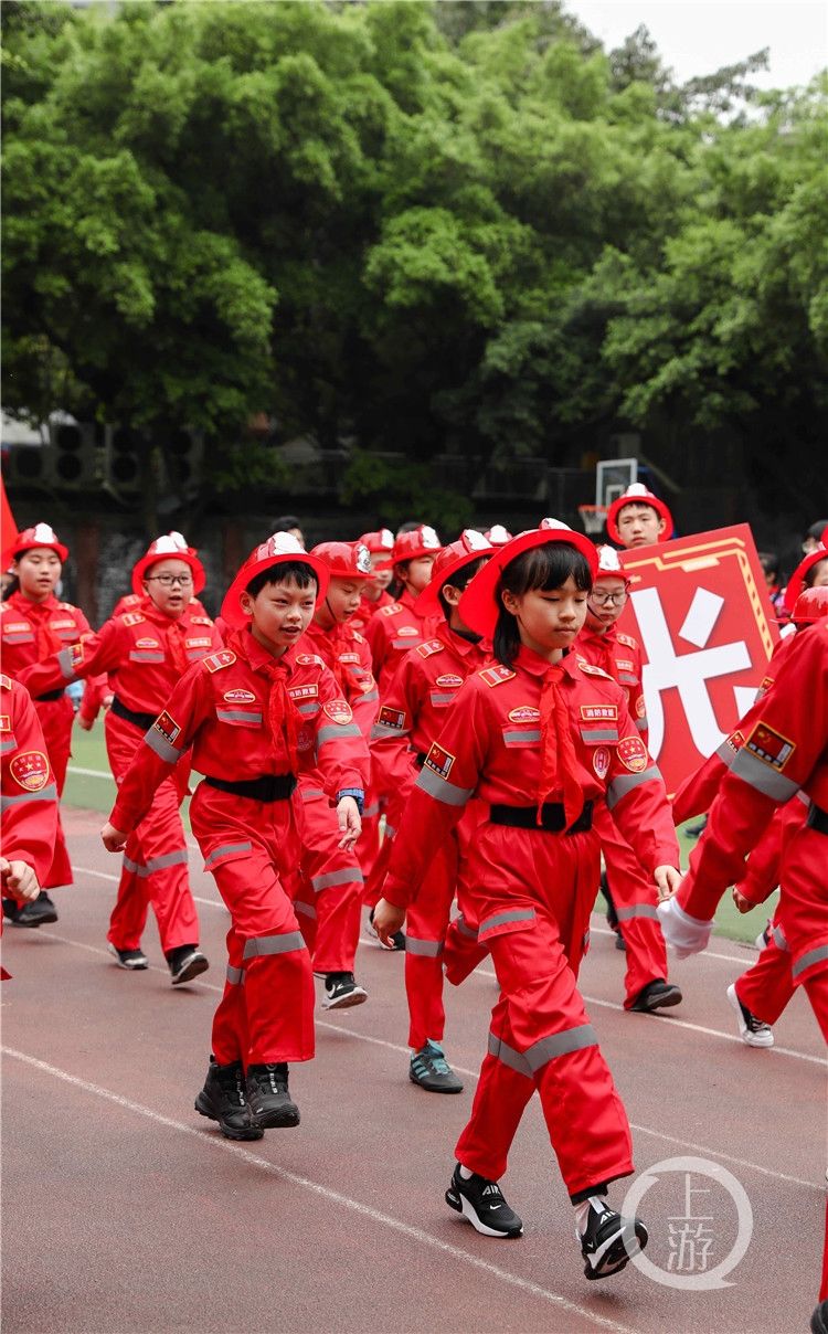 超燃！人民小学体育节开幕，“百变造型”诠释“德智体美劳”