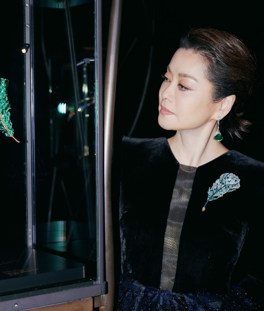 下半身|毛阿敏又“美回来”了,一袭拼接连衣裙成熟优雅,58岁仍惊艳