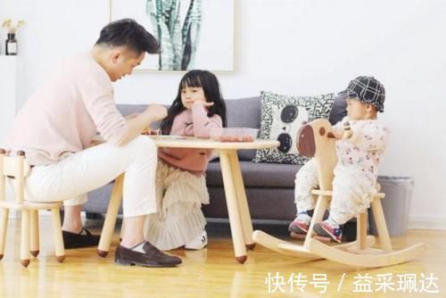 父母|儿子当众“斥责”父母偏心妹妹,看清妹妹脸后,网友:不偏心都难