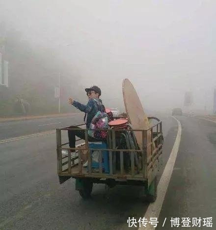 |开心一刻笑话 刚发完工资, 我偷偷藏了50块钱在鞋垫底下