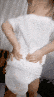 |搞笑GIF:说实话这个世上就没有我不敢惹的人,除了穿纸尿裤的!