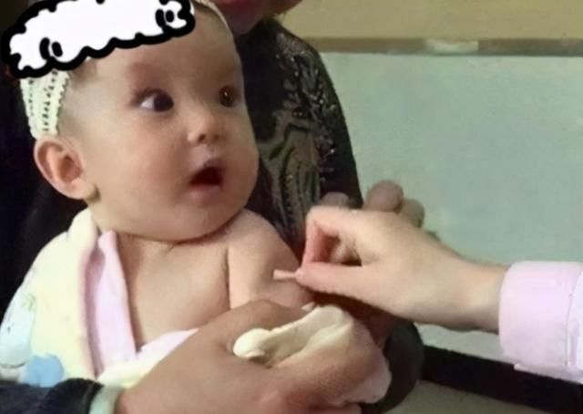 宝宝|8个月大宝宝接种疫苗,表情太丰富医生不忍心,网友:奥斯卡影帝